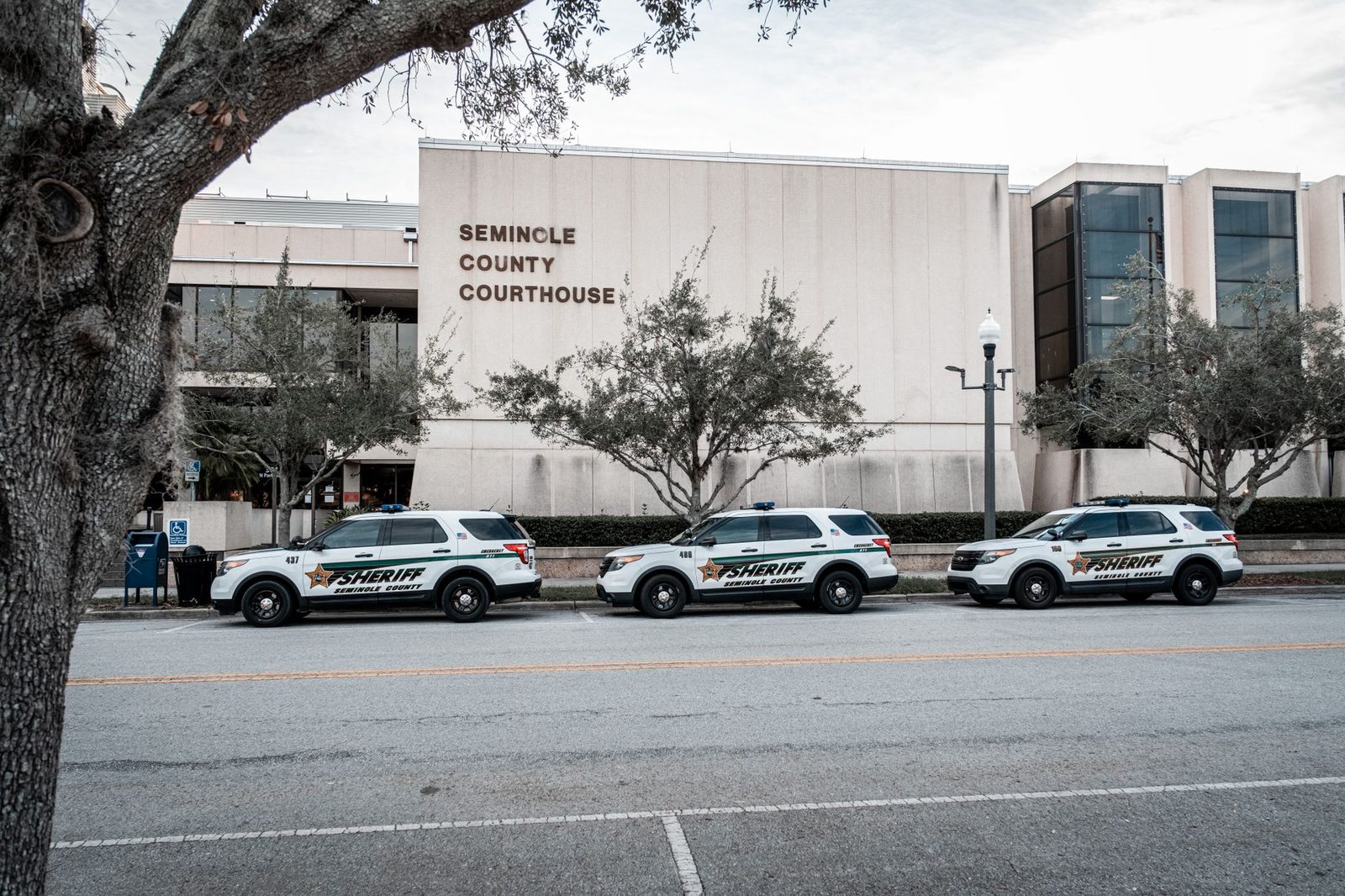 Sheriff vehicles parked outside the Seminole County Courthouse in Florida.